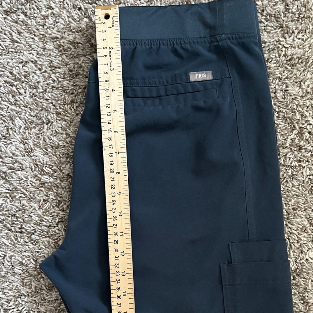 EUC Figs Scrub Pants in Size M - Picture 11 of 12